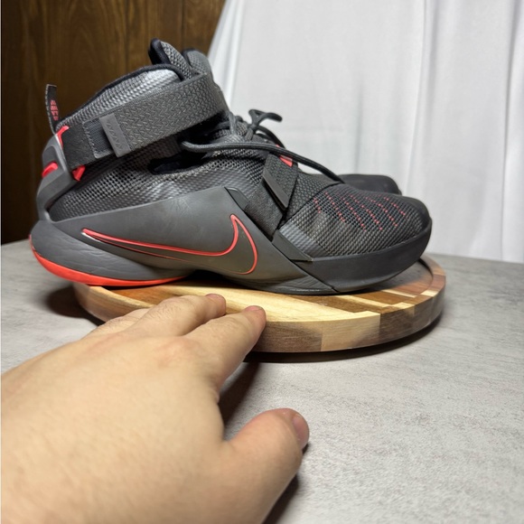 Nike Mens LeBron Soldier 9 Premium 749490-008 black Sneaker Shoes Size 10.5 - Picture 3 of 7